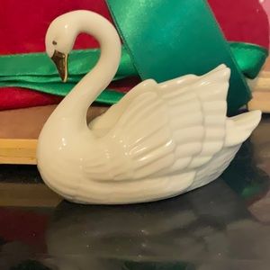 Lenox small vintage swan